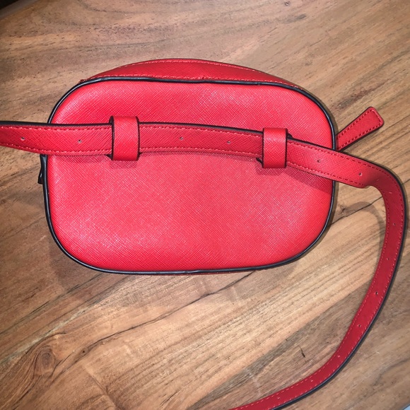 Guess Belt Bag - Picture 3 of 3